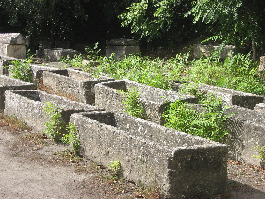 Cemetary of Les Alyscamps - start of GR 653